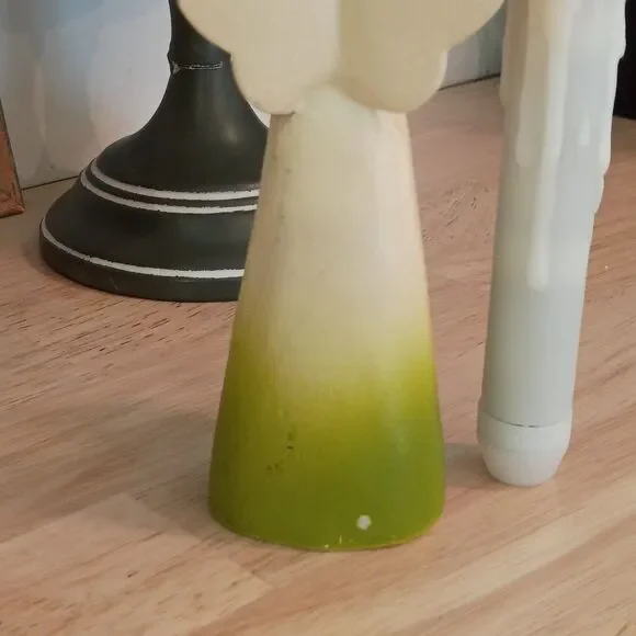 Angel with Wings Figurine Hugging a Heart Resin Floral 6.5" Gift Idea - Picture 5 of 9